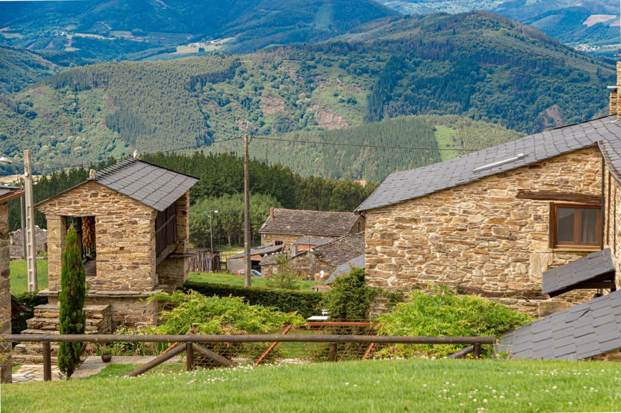 Complejo Rural Lar De Vies Guest House A Pontenova Bagian luar foto
